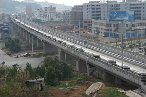 Wuhan Guangzhou high speed train construction04 500x334 Worlds 
Fastest Train on the test running in China