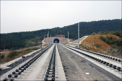 Wuhan Guangzhou high speed train construction05 500x334 Worlds Fastest Train on the test running in China