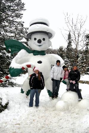 huge-snowman