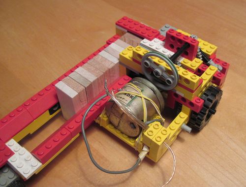 Lego domino builder