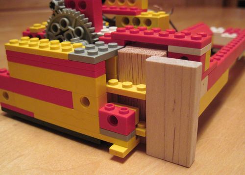 Lego domino builder