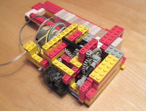 Lego domino builder