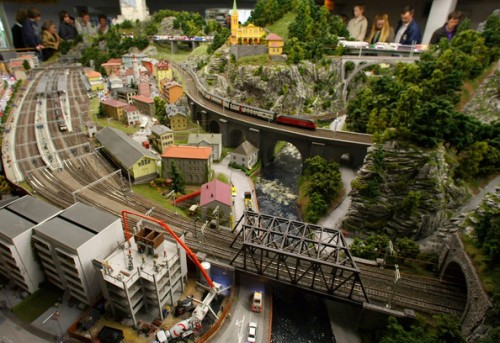 model train set g01 500x343 The Miniatur Wunderland Hamburg   The Worlds Biggest Model Train Set