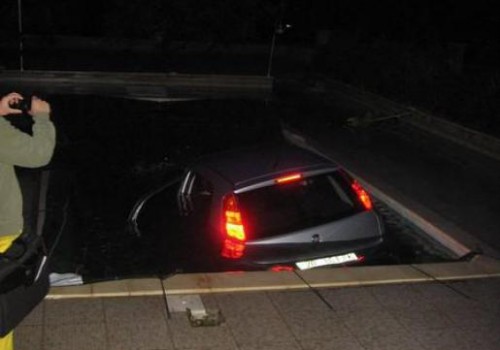 carwash 01 500x350 How tourists in Croatia wash their cars