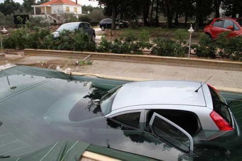 carwash 04 500x333 How tourists in Croatia wash their cars