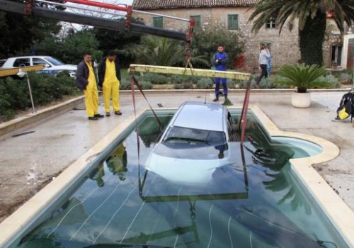 How tourists in Croatia wash their cars