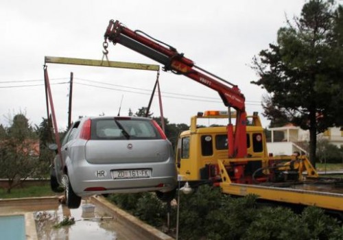 How tourists in Croatia wash their cars