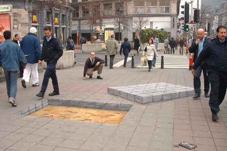 3D Illusion Street Art by Julian Beever