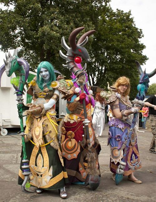 Incredible realistic WoW elf costumes during Cosplay