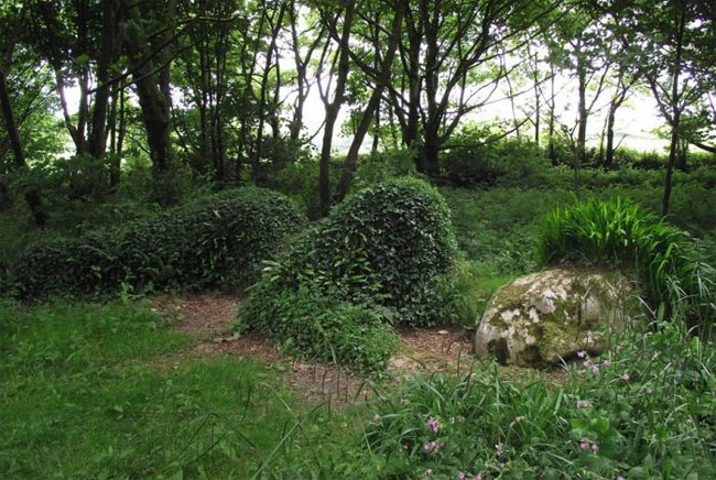 Enormous And Scary Statues In Lost Gardens Of Heligan