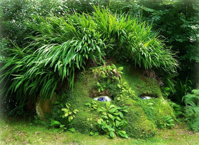 Enormous And Scary Statues In Lost Gardens Of Heligan