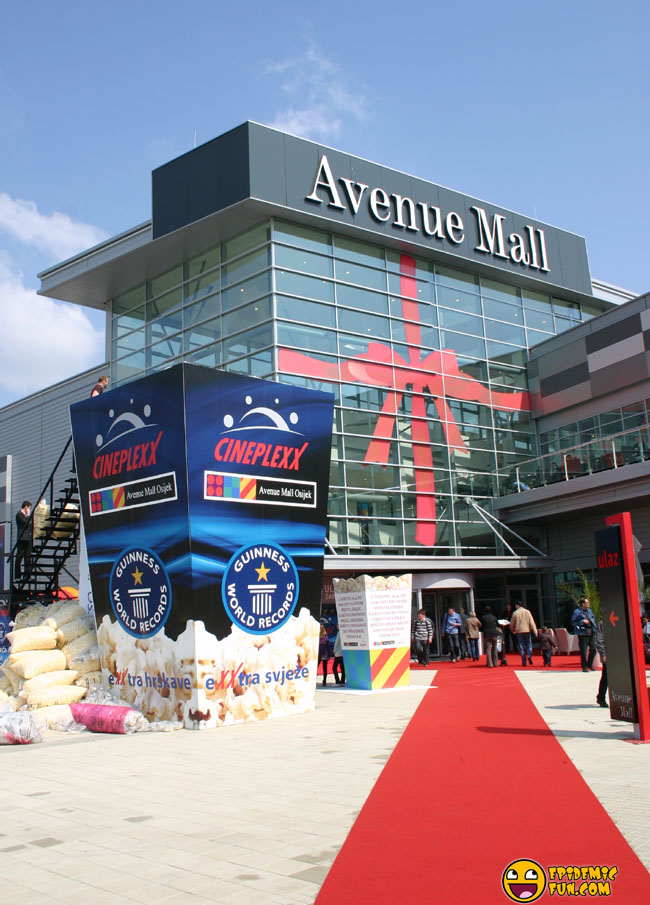 The Biggest Popcorn Box In The World