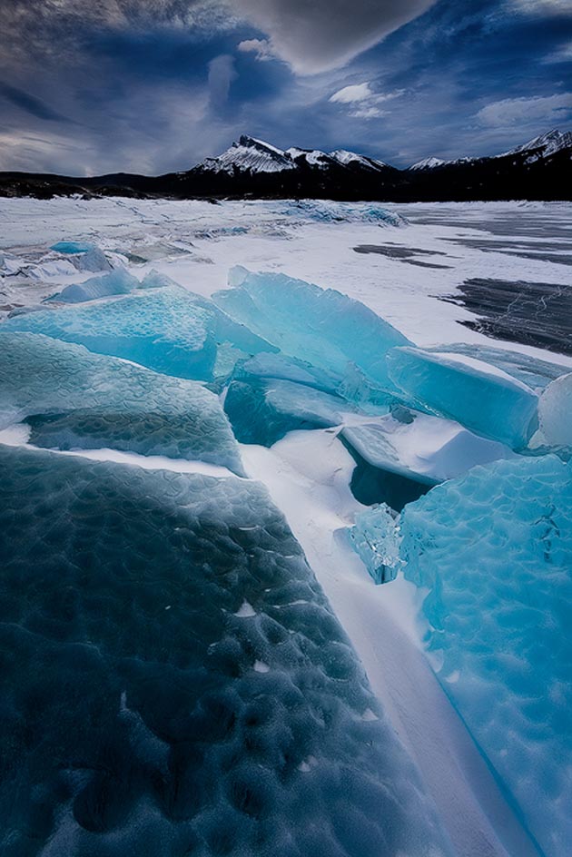 Amazing Photos of a Frozen Canadian Lake