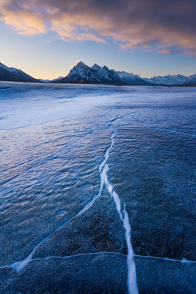 Amazing Photos of a Frozen Canadian Lake