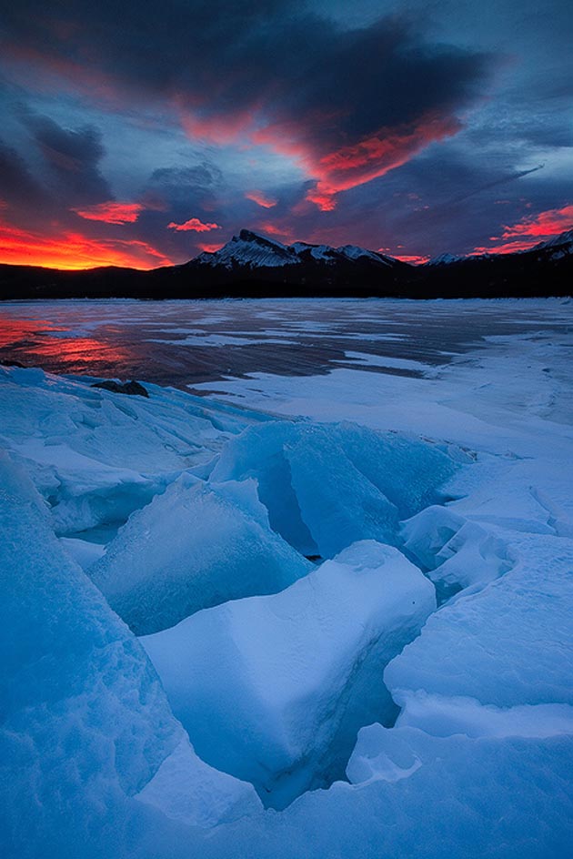 Amazing Photos of a Frozen Canadian Lake