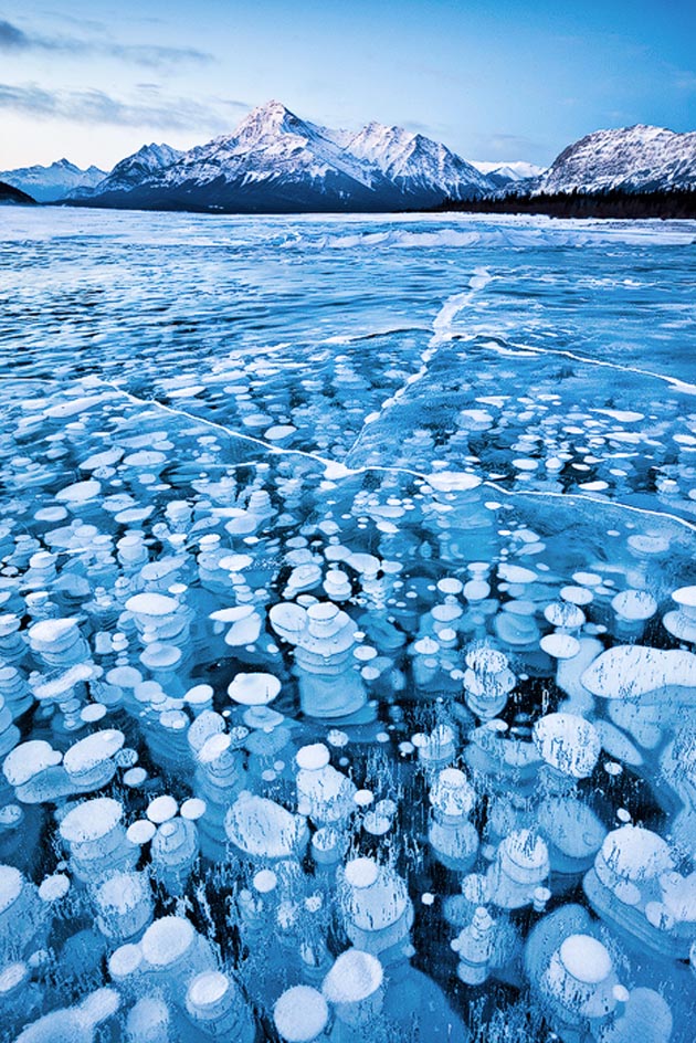 Amazing Photos of a Frozen Canadian Lake