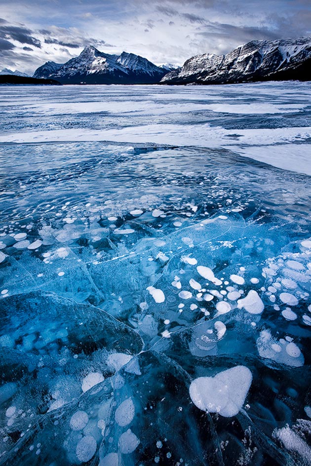 Amazing Photos of a Frozen Canadian Lake