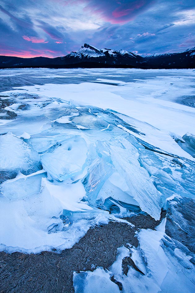 CA8401 Amazing Photos of a Frozen Canadian Lake