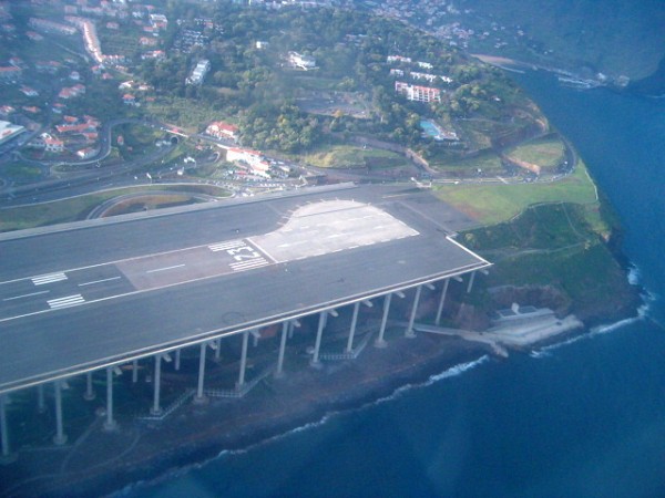 Madeira+airport+runway+bridge