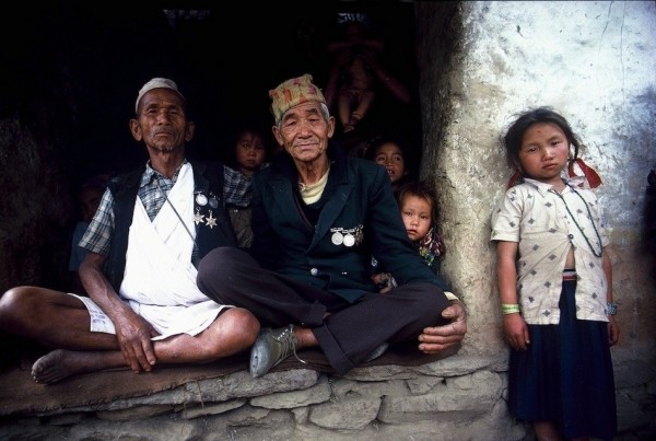 Nepal's honey hunters on Himalayan cliff