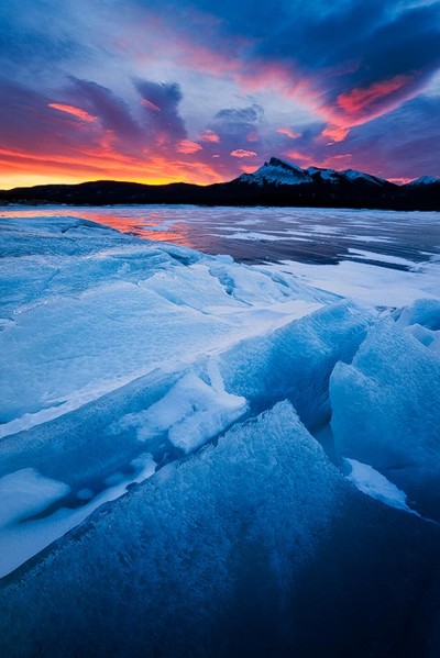 Amazing Photos of a Frozen Canadian Lake